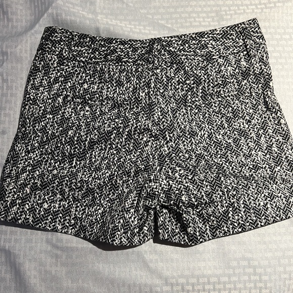 Express Pattern Shorts - Picture 2 of 3